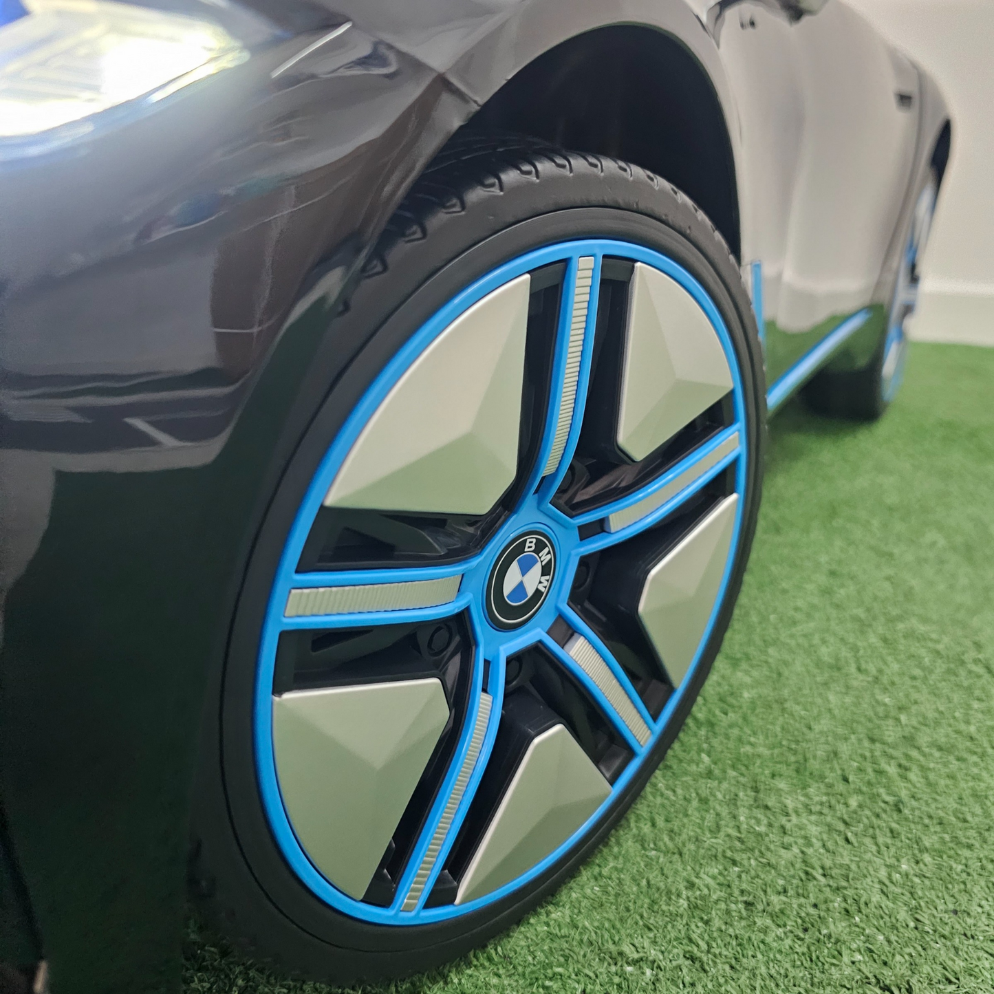 Carro Elétrico para Criança BMW I4 12v BATERIA DE LITIO Preto c/ RODAS DE BORRACHA & ASSENTO EM PELE
