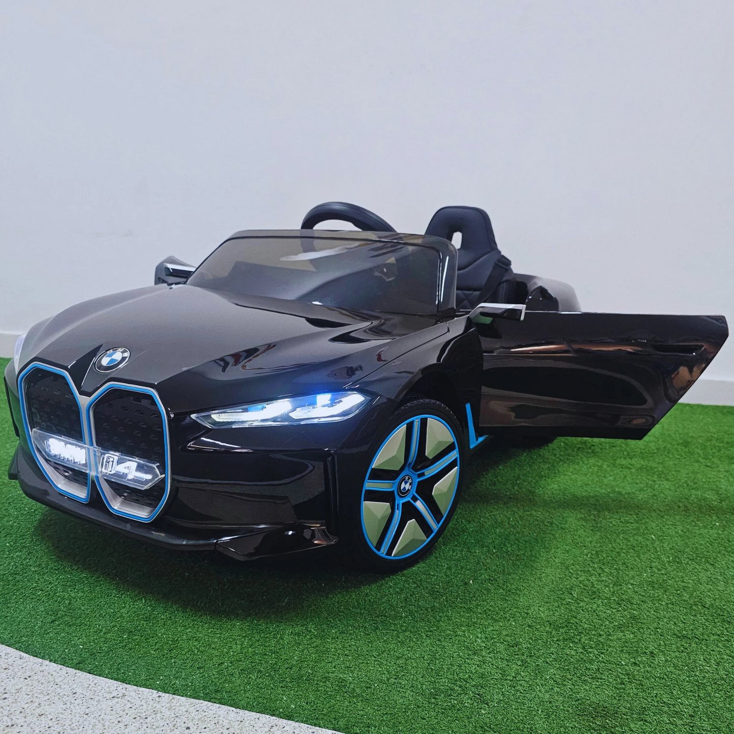 Carro Elétrico para Criança BMW I4 12v BATERIA DE LITIO Preto c/ RODAS DE BORRACHA & ASSENTO EM PELE