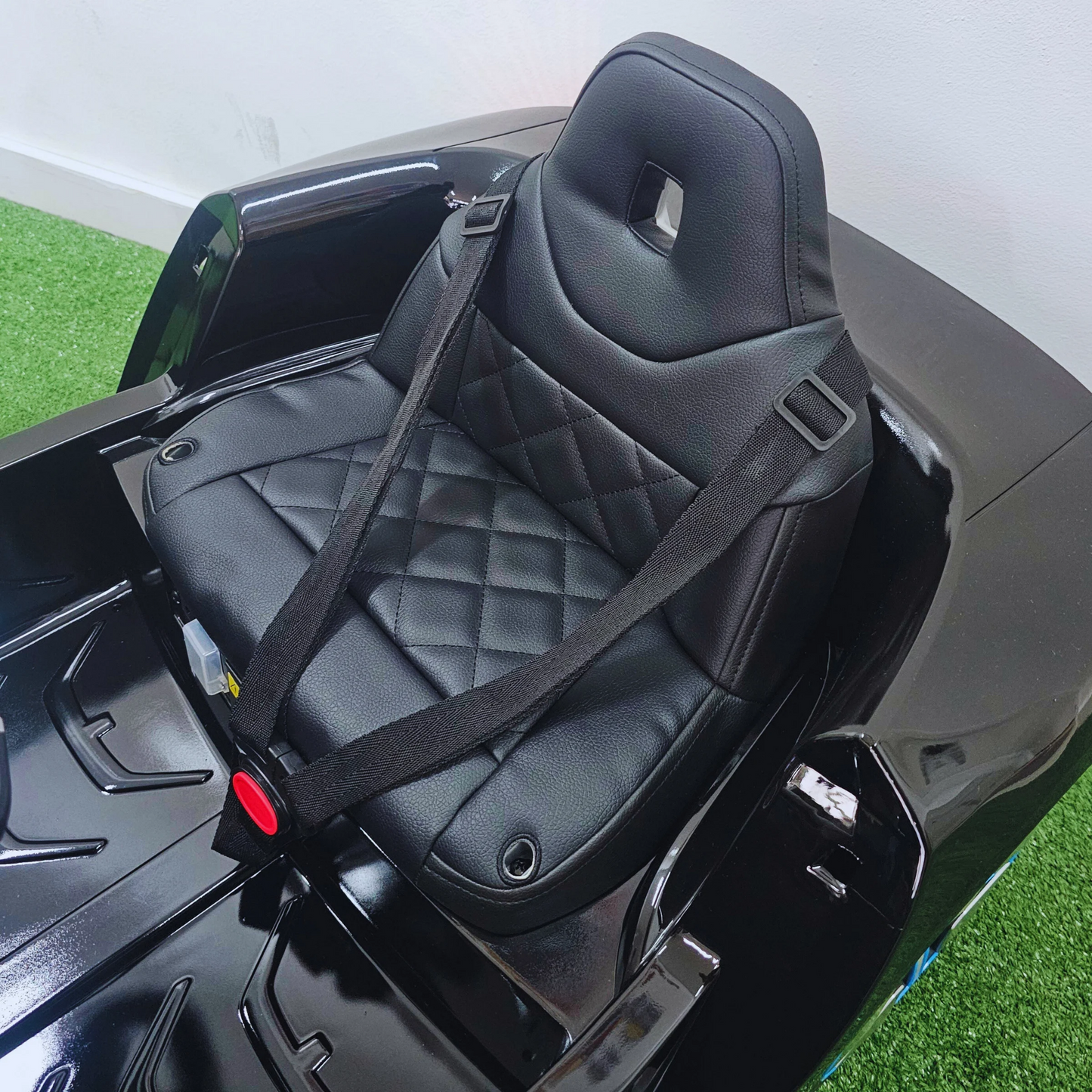 Carro Elétrico para Criança BMW I4 12v BATERIA DE LITIO Preto c/ RODAS DE BORRACHA & ASSENTO EM PELE