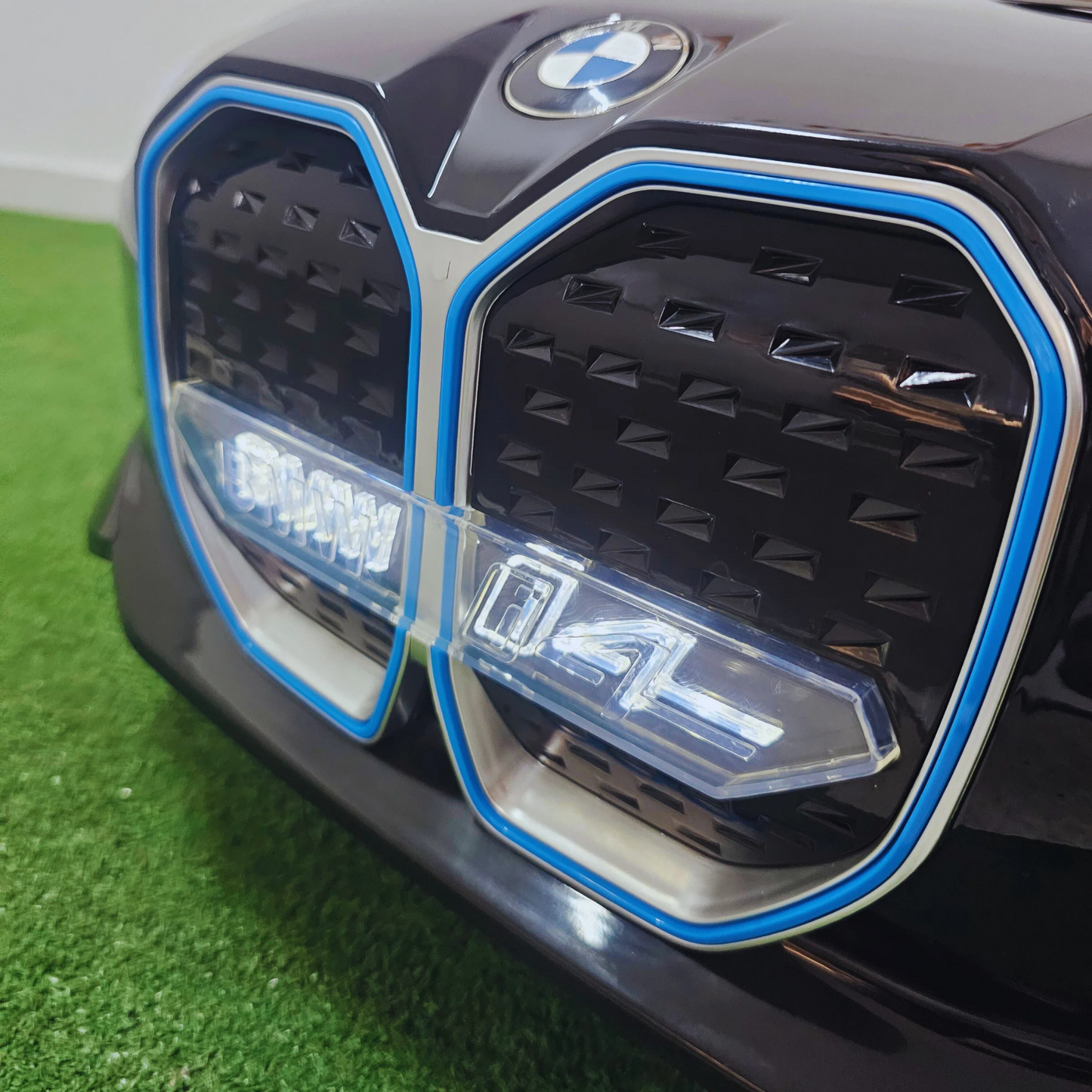 Carro Elétrico para Criança BMW I4 12v BATERIA DE LITIO Preto c/ RODAS DE BORRACHA & ASSENTO EM PELE