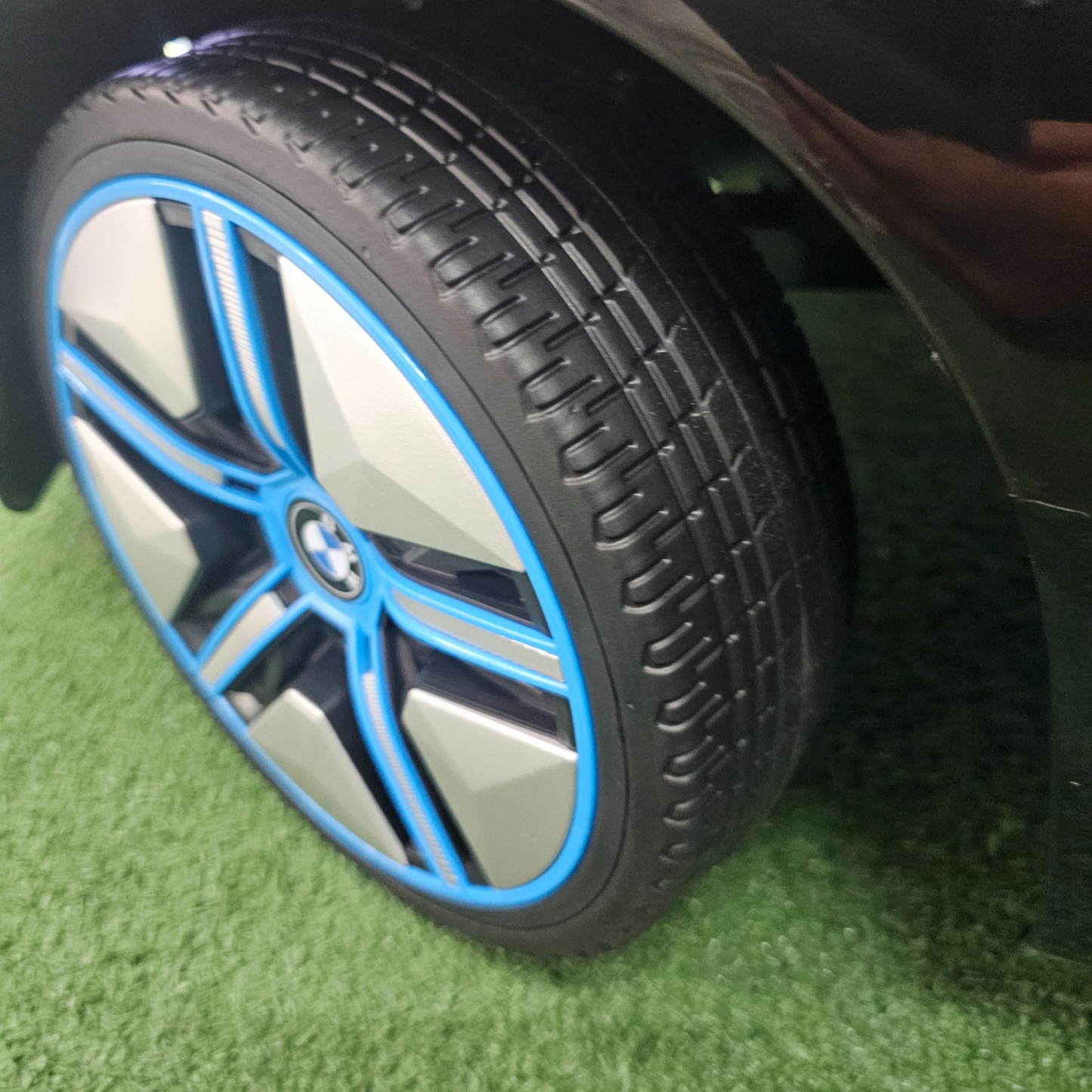 Carro Elétrico para Criança BMW I4 12v BATERIA DE LITIO Preto c/ RODAS DE BORRACHA & ASSENTO EM PELE