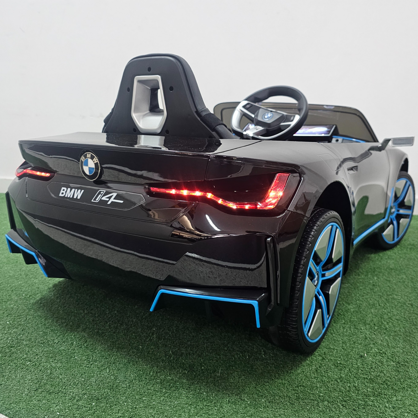 Carro Elétrico para Criança BMW I4 12v BATERIA DE LITIO Preto c/ RODAS DE BORRACHA & ASSENTO EM PELE