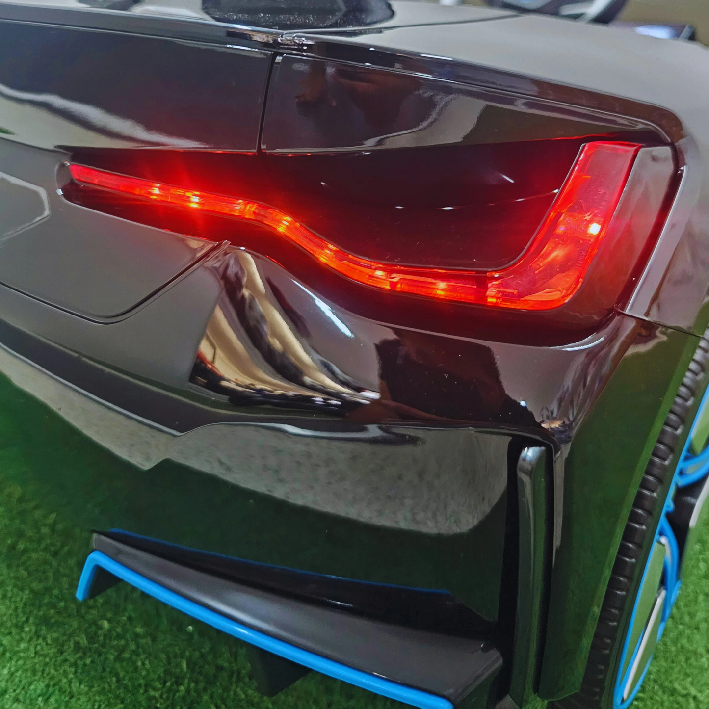 Carro Elétrico para Criança BMW I4 12v BATERIA DE LITIO Preto c/ RODAS DE BORRACHA & ASSENTO EM PELE