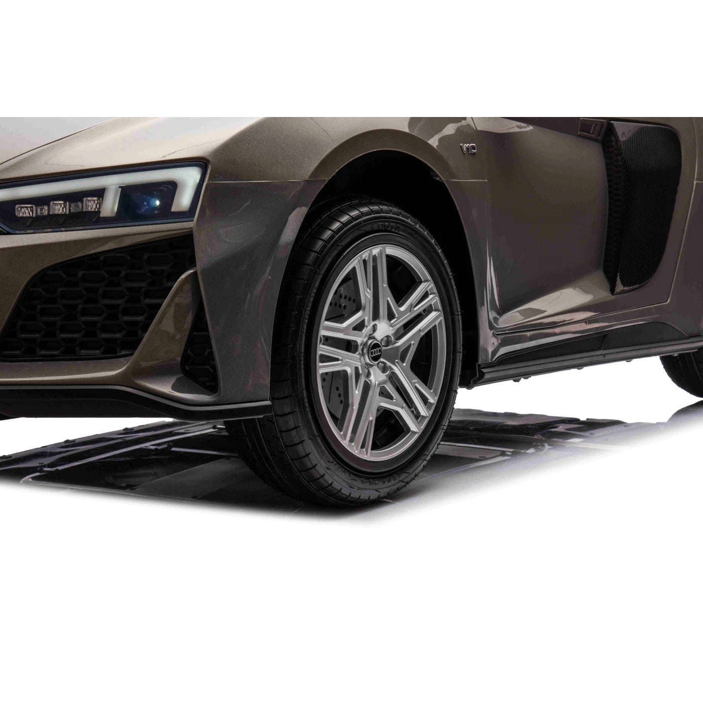 Carro elétrico para Criança Audi R8 Spyder Versão XXL Cinza c/ rodas de borracha e assento em pele