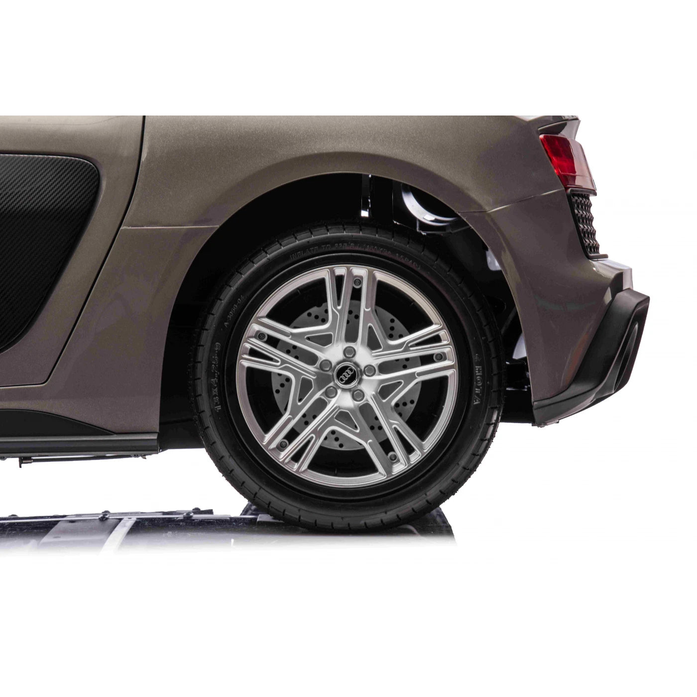 Carro elétrico para Criança AUDI R8 SPYDER Versão XXL Cinza c/ RODAS DE BORRACHA & ASSENTO EM PELE