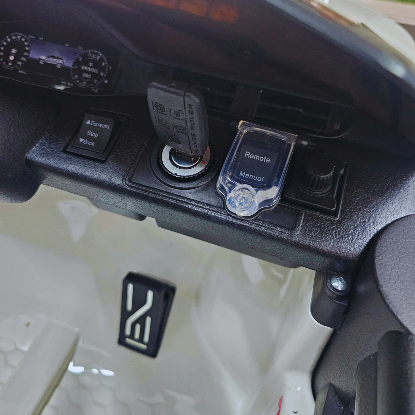 Carro Elétrico para Criança RANGE ROVER EVOQUE 12v Branco c/ RODAS DE BORRACHA & ASSENTO EM PELE