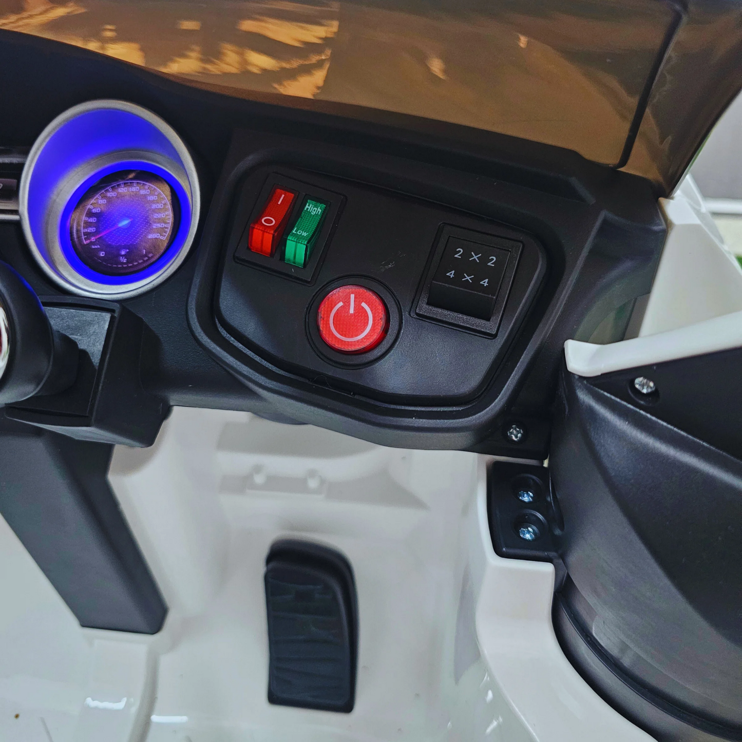 Pré-Venda Carro Elétrico para Criança MERCEDES GLC63S 4x4 12v Branco c/ RODAS DE BORRACHA & ASSENTO EM PELE