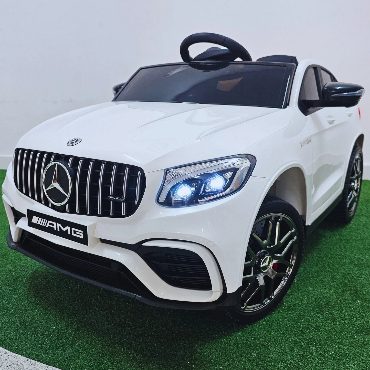 Pré-Venda Carro Elétrico para Criança MERCEDES GLC63S 4x4 12v Branco c/ RODAS DE BORRACHA & ASSENTO EM PELE