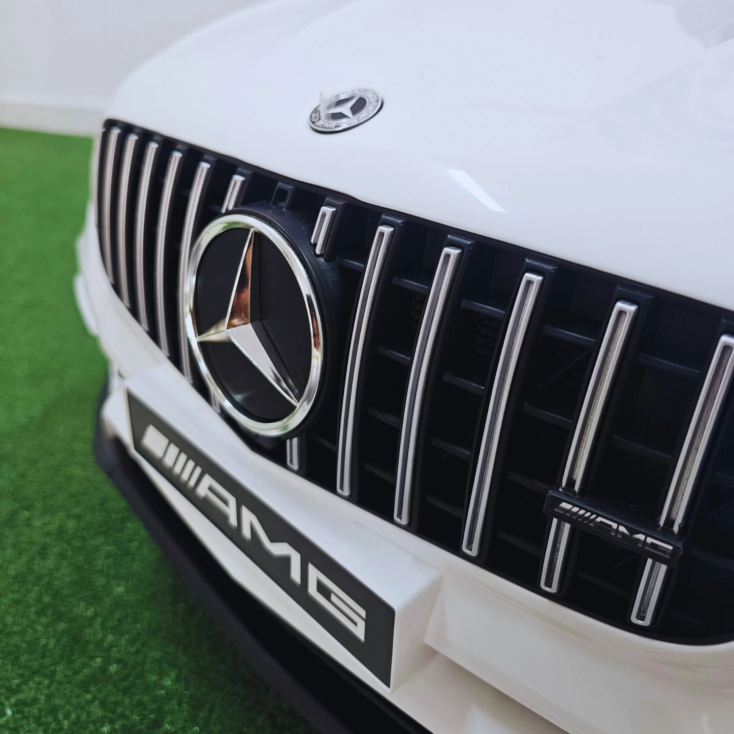 Pré-Venda Carro Elétrico para Criança MERCEDES GLC63S 4x4 12v Branco c/ RODAS DE BORRACHA & ASSENTO EM PELE