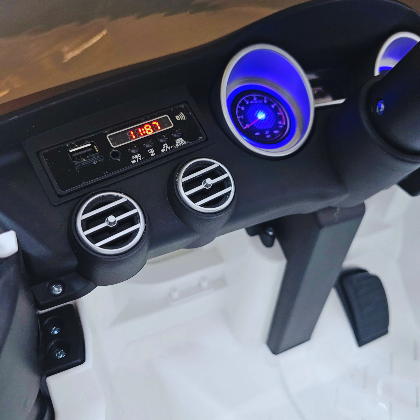 Pré-Venda Carro Elétrico para Criança MERCEDES GLC63S 4x4 12v Branco c/ RODAS DE BORRACHA & ASSENTO EM PELE