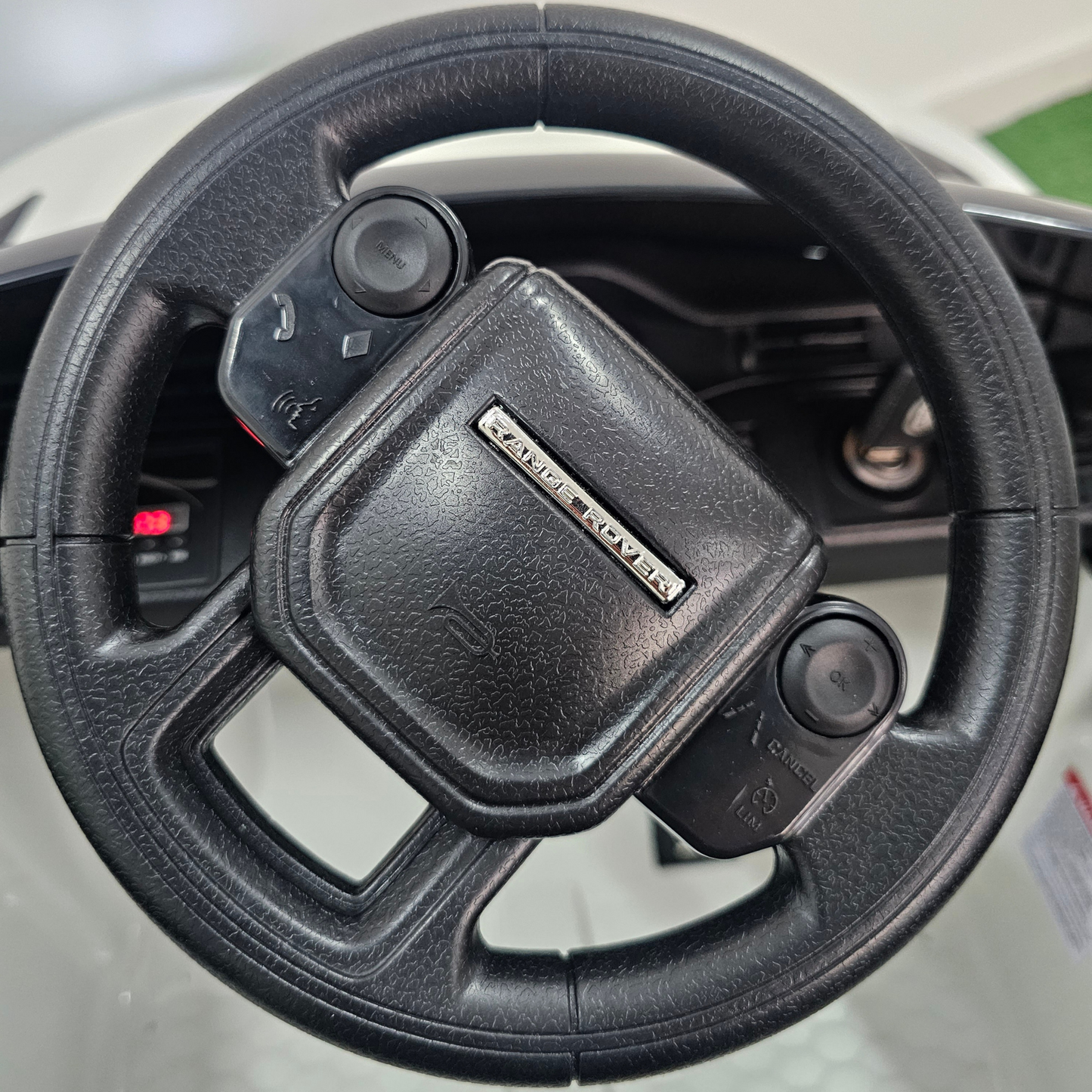 Carro Elétrico para Criança RANGE ROVER EVOQUE 12v Branco c/ RODAS DE BORRACHA & ASSENTO EM PELE