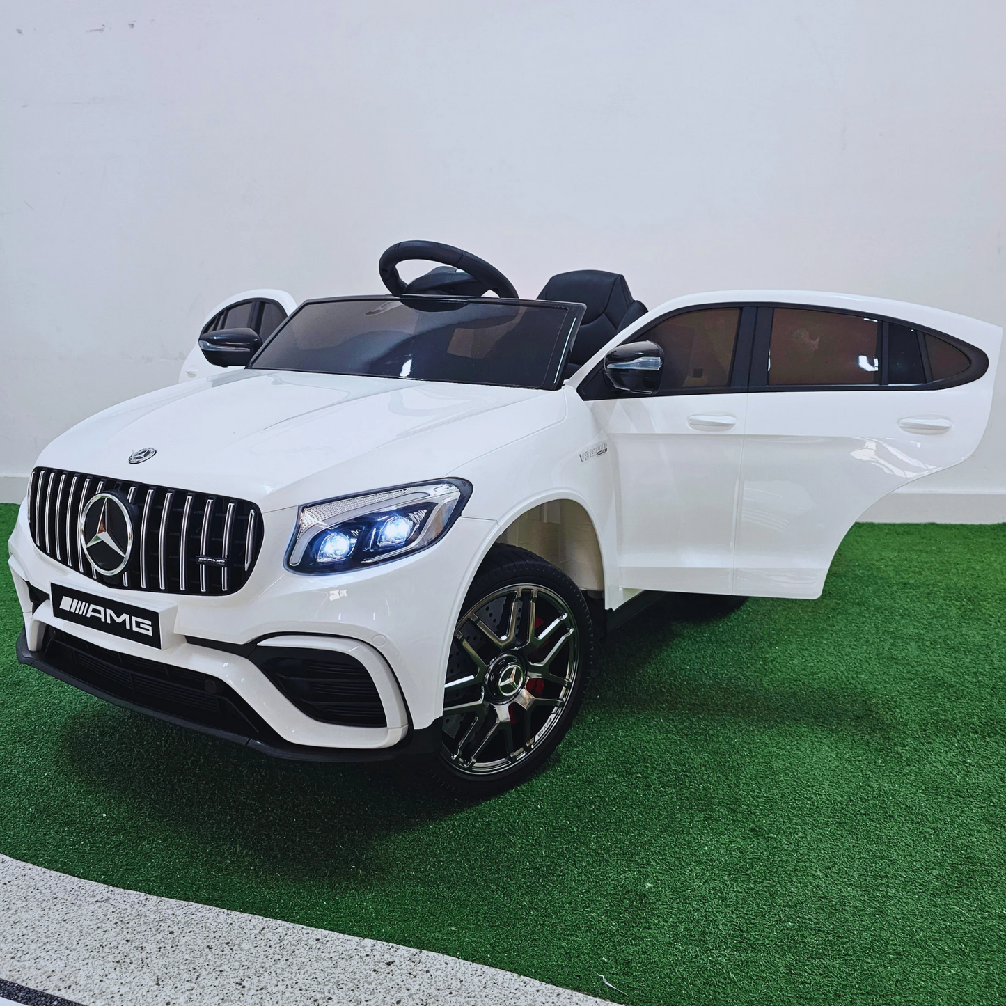 Pré-Venda Carro Elétrico para Criança MERCEDES GLC63S 4x4 12v Branco c/ RODAS DE BORRACHA & ASSENTO EM PELE