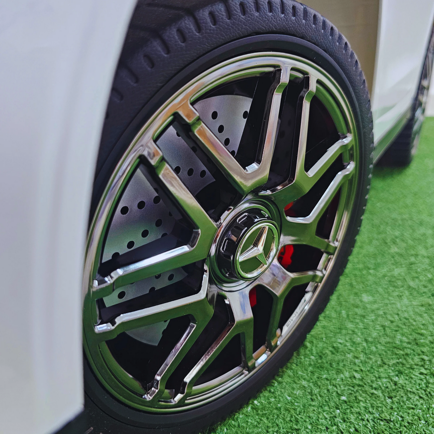 Pré-Venda Carro Elétrico para Criança MERCEDES GLC63S 4x4 12v Branco c/ RODAS DE BORRACHA & ASSENTO EM PELE