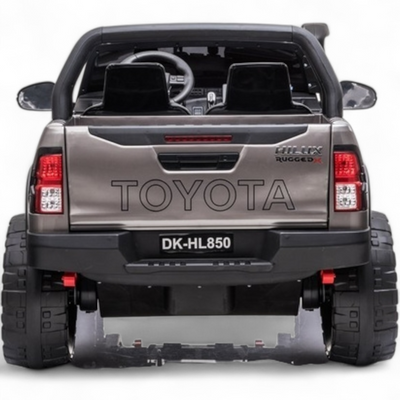 Carro Elétrico para Criança TOYOTA HILUX Cinza Metalizado 12v 4x4 c/ RODAS DE BORRACHA & ASSENTO EM PELE