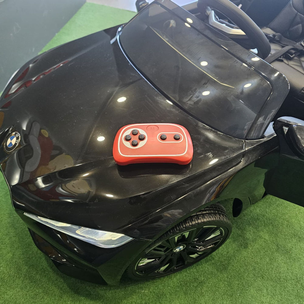 Carro Elétrico para Criança BMW I4 12v Preto c/ RODAS DE BORRACHA & ASSENTO EM PELE