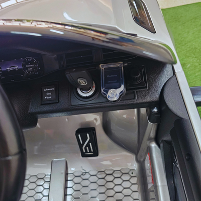 Carro Elétrico para Criança RANGE ROVER EVOQUE 12v Cinza Metalizado c/ RODAS DE BORRACHA E ASSENTO EM PELE