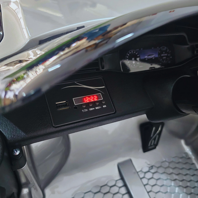 Carro Elétrico para Criança RANGE ROVER EVOQUE 12v Cinza Metalizado c/ RODAS DE BORRACHA E ASSENTO EM PELE