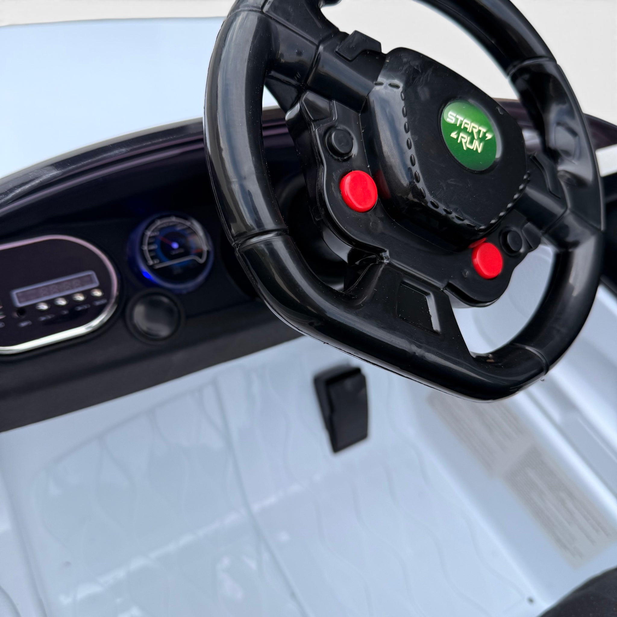Carro Elétrico para Criança Rover Style 12v Branco c/ RODAS DE BORRACHA & ASSENTO EM PELE